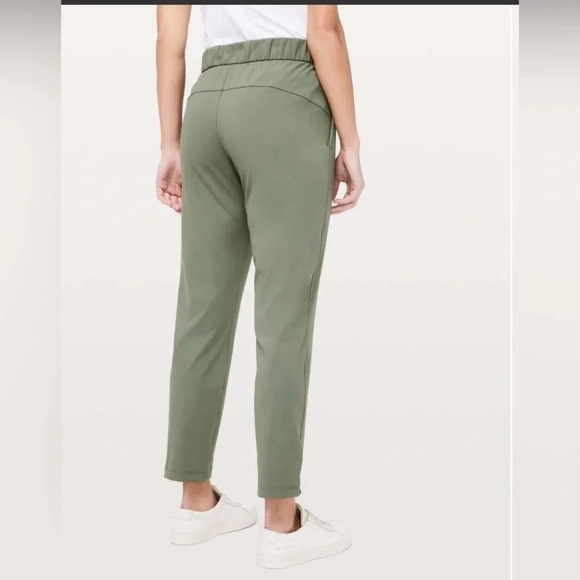 Lululemon On The Fly Pant *27"
Grey Sage - Picture 2 of 6